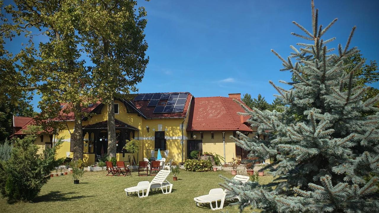 Harmonia Apartmanhaz Balatonlelle Exterior foto