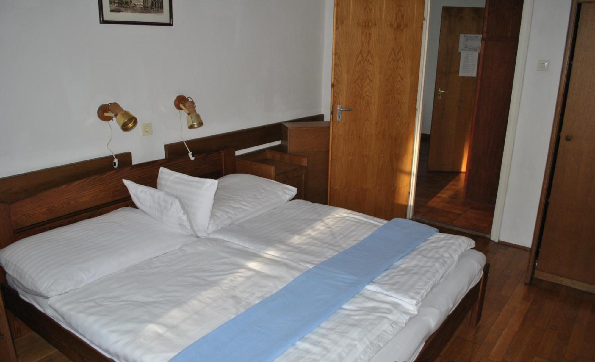 Harmonia Apartmanhaz Balatonlelle Zimmer foto