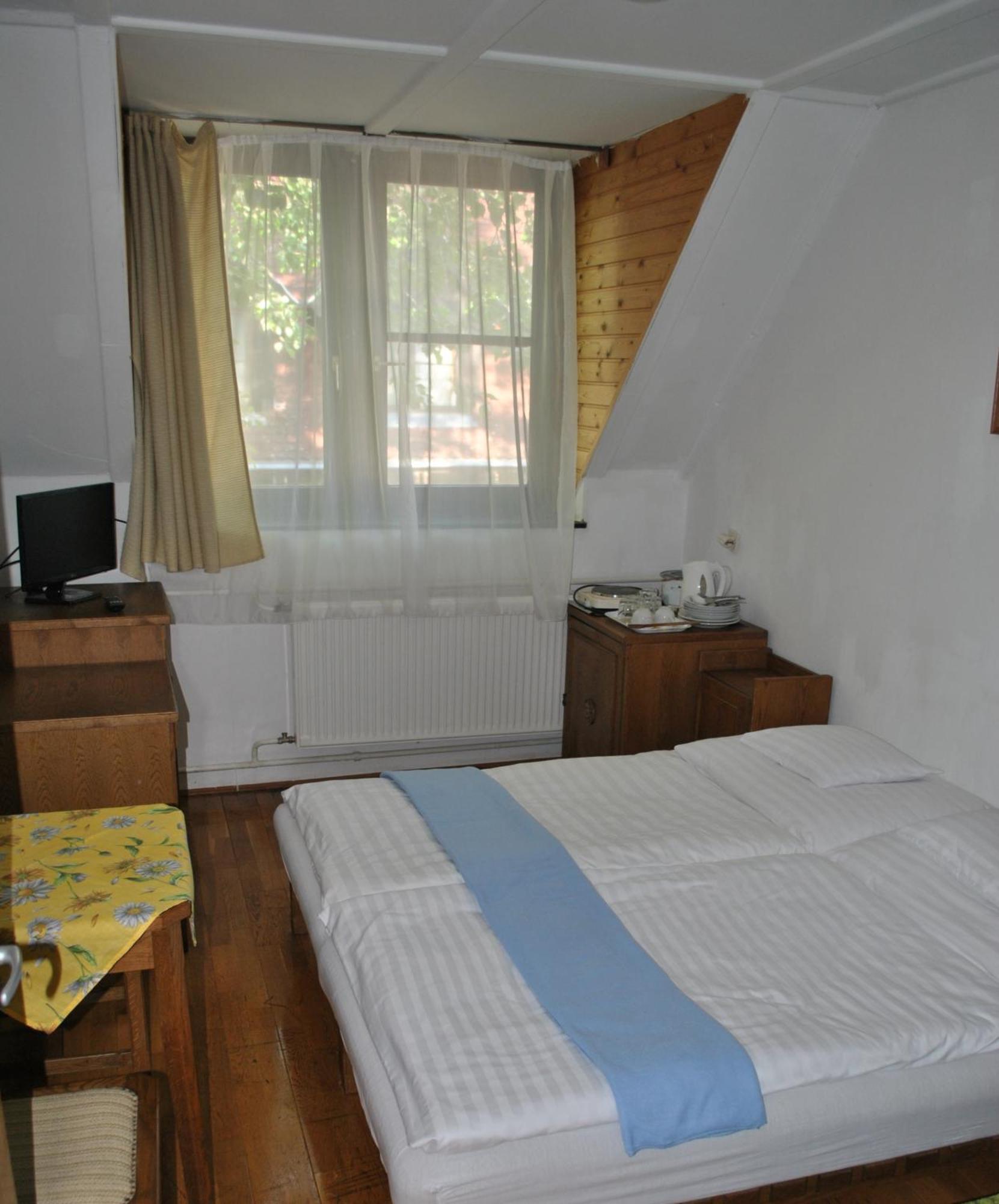 Harmonia Apartmanhaz Balatonlelle Zimmer foto