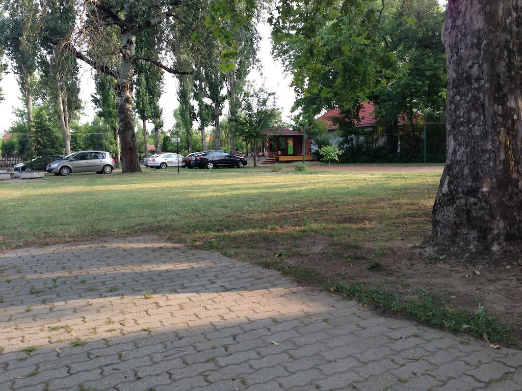Harmonia Apartmanhaz Balatonlelle Exterior foto